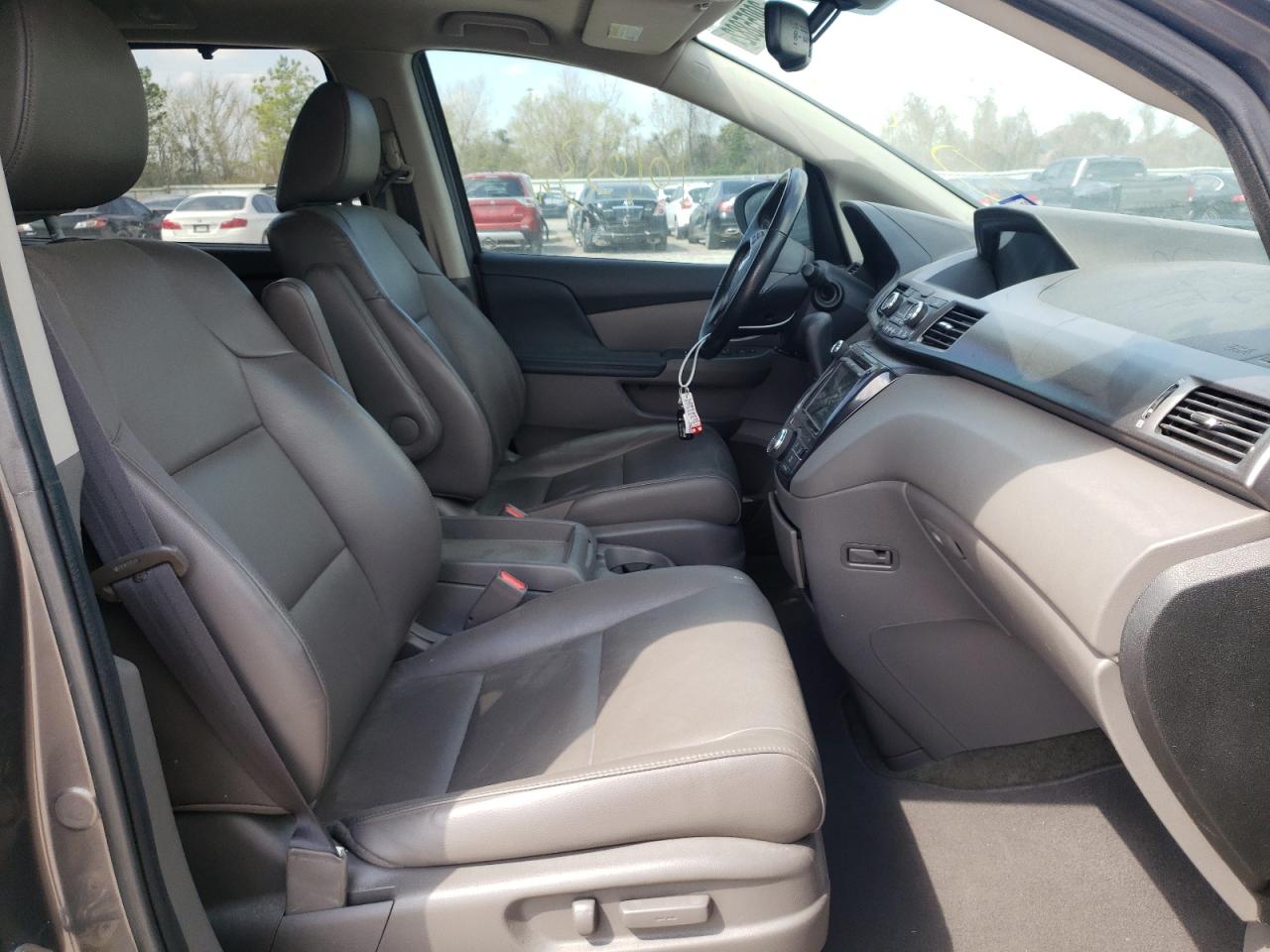Photo 5 from auction – 2014 HONDA ODYSSEY EX with VIN 5FNRL5H65EB107770