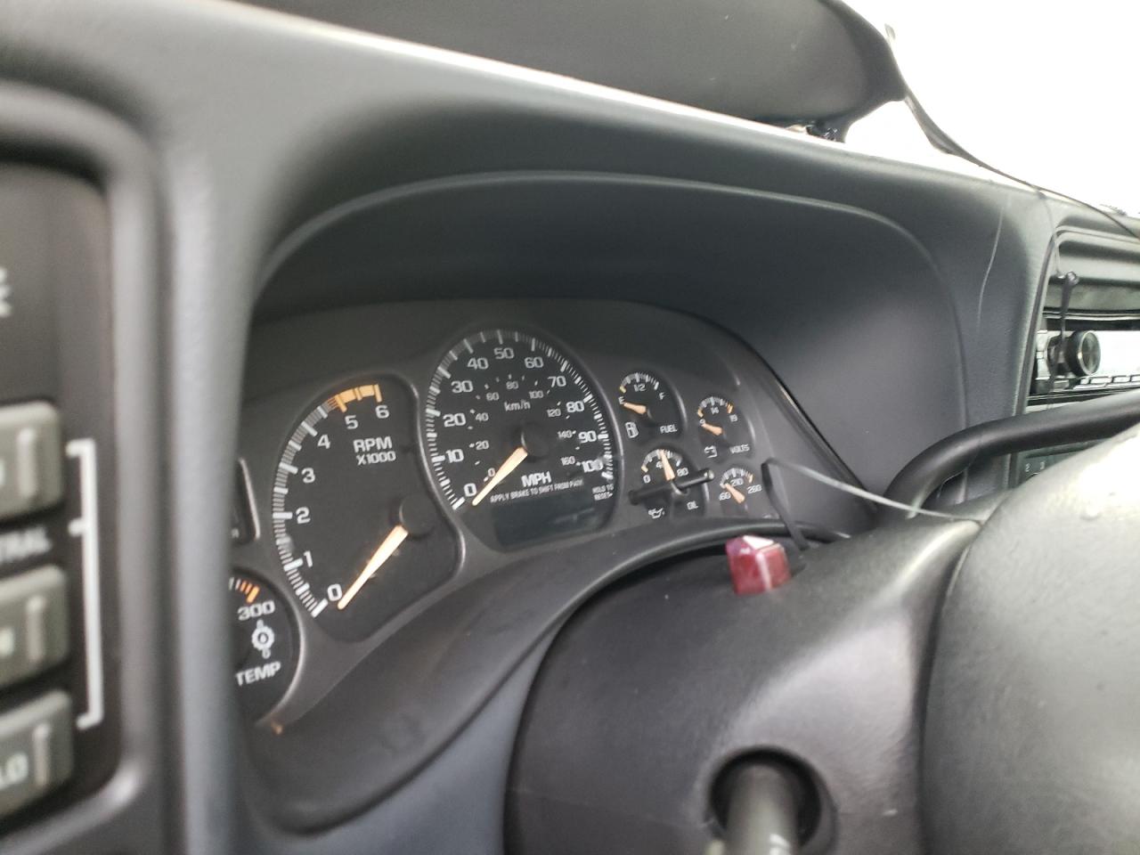 Photo 8 from auction – 2001 CHEVROLET SILVERADO with VIN 1GCHK29GX1E196185