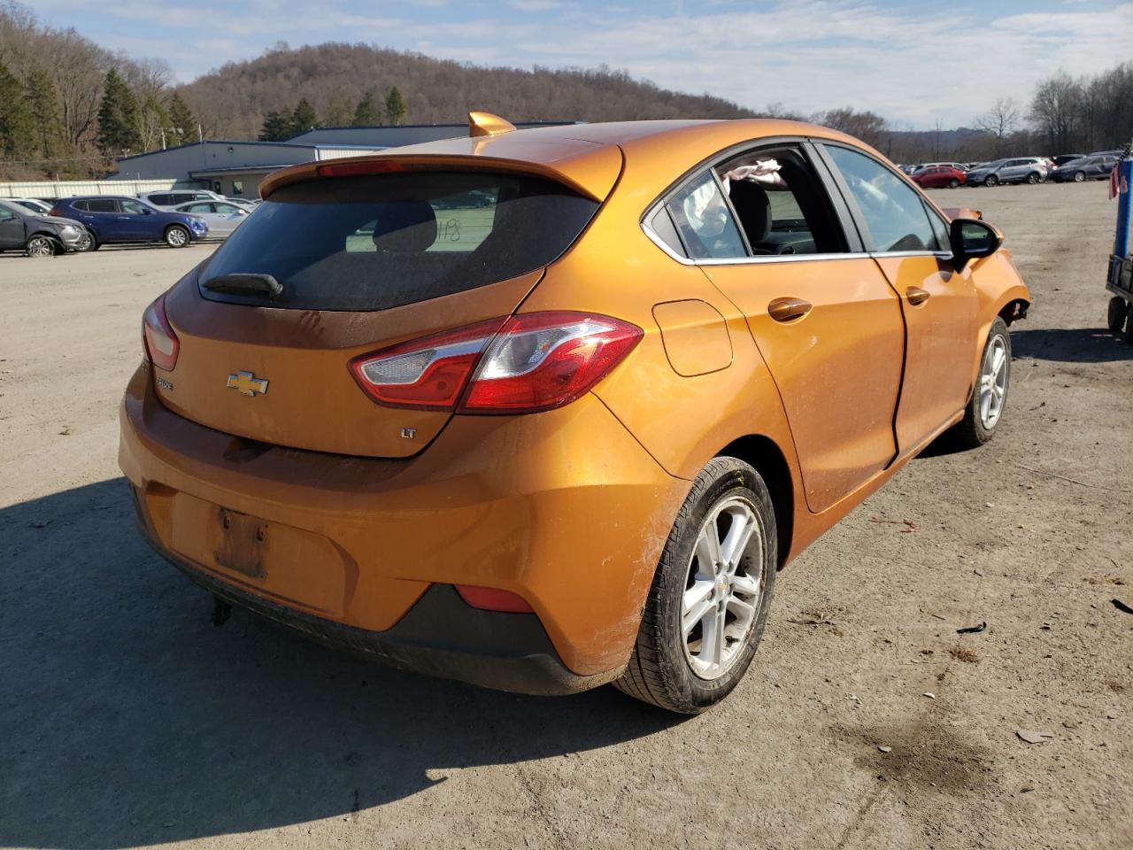 Photo 4 from auction – 2017 CHEVROLET CRUZE LT with VIN 3G1BE6SM3HS559441