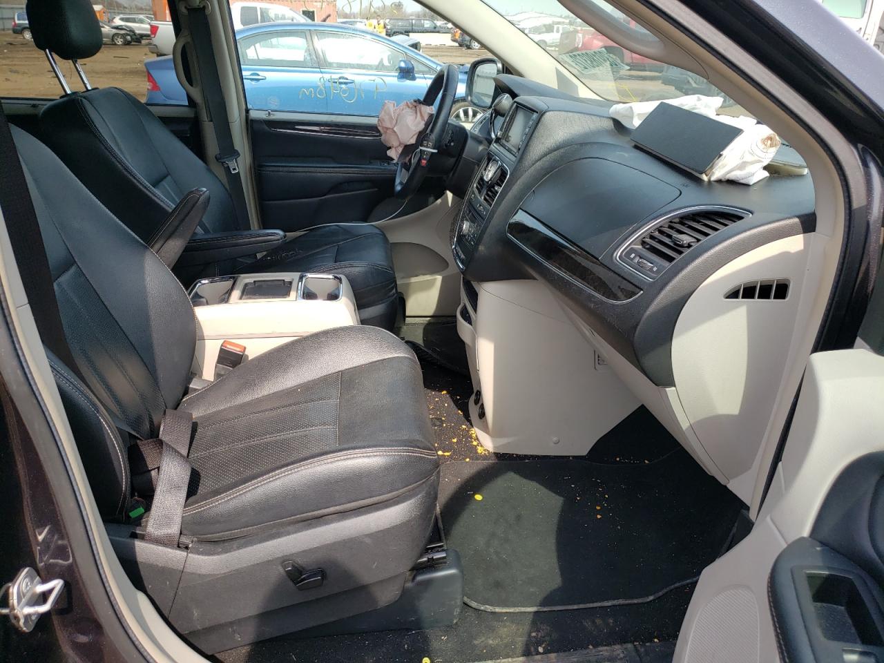 Photo 5 from auction – 2014 CHRYSLER TOWN & COU with VIN 2C4RC1CG2ER249622