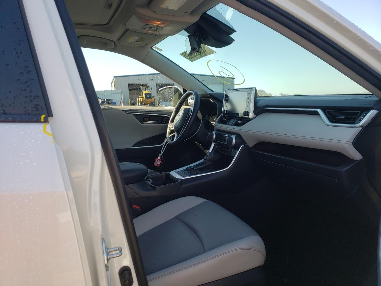 Photo 5 from auction – 2019 TOYOTA RAV4 LIMIT with VIN JTMN1RFV8KD007543