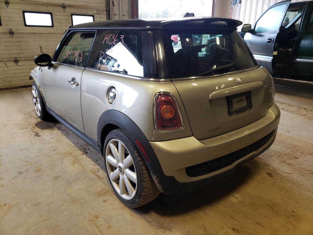 Photo 3 from auction – 2008 MINI COOPER S with VIN WMWMF73528TV33152