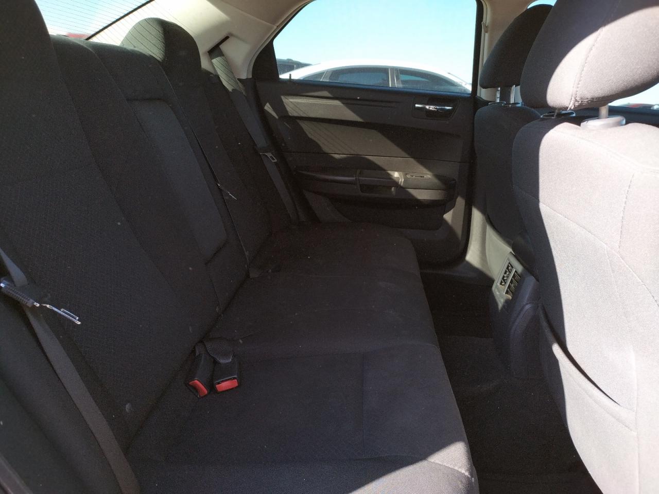 Photo 6 from auction – 2008 CHRYSLER 300 LX with VIN 2C3KA43R08H281204