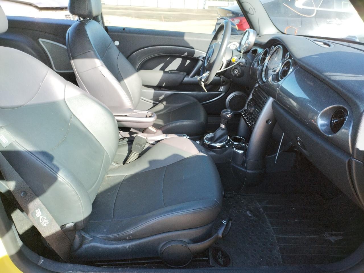 Photo 9 from auction – 2005 MINI COOPER S with VIN WMWRE33575TG98291