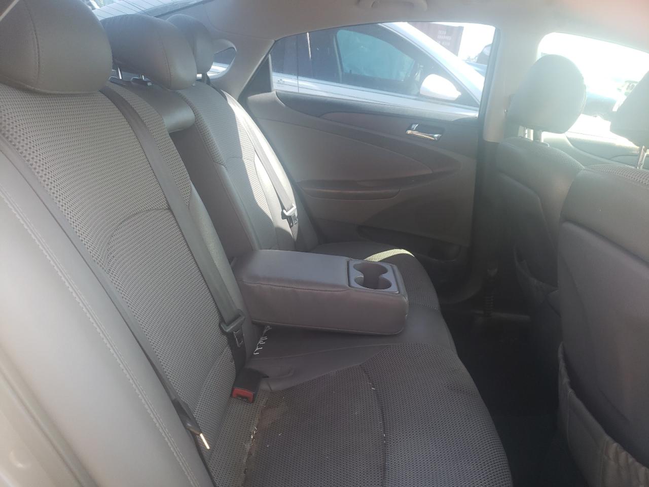 Photo 6 from auction – 2012 HYUNDAI SONATA SE with VIN 5NPEC4AC3CH384277