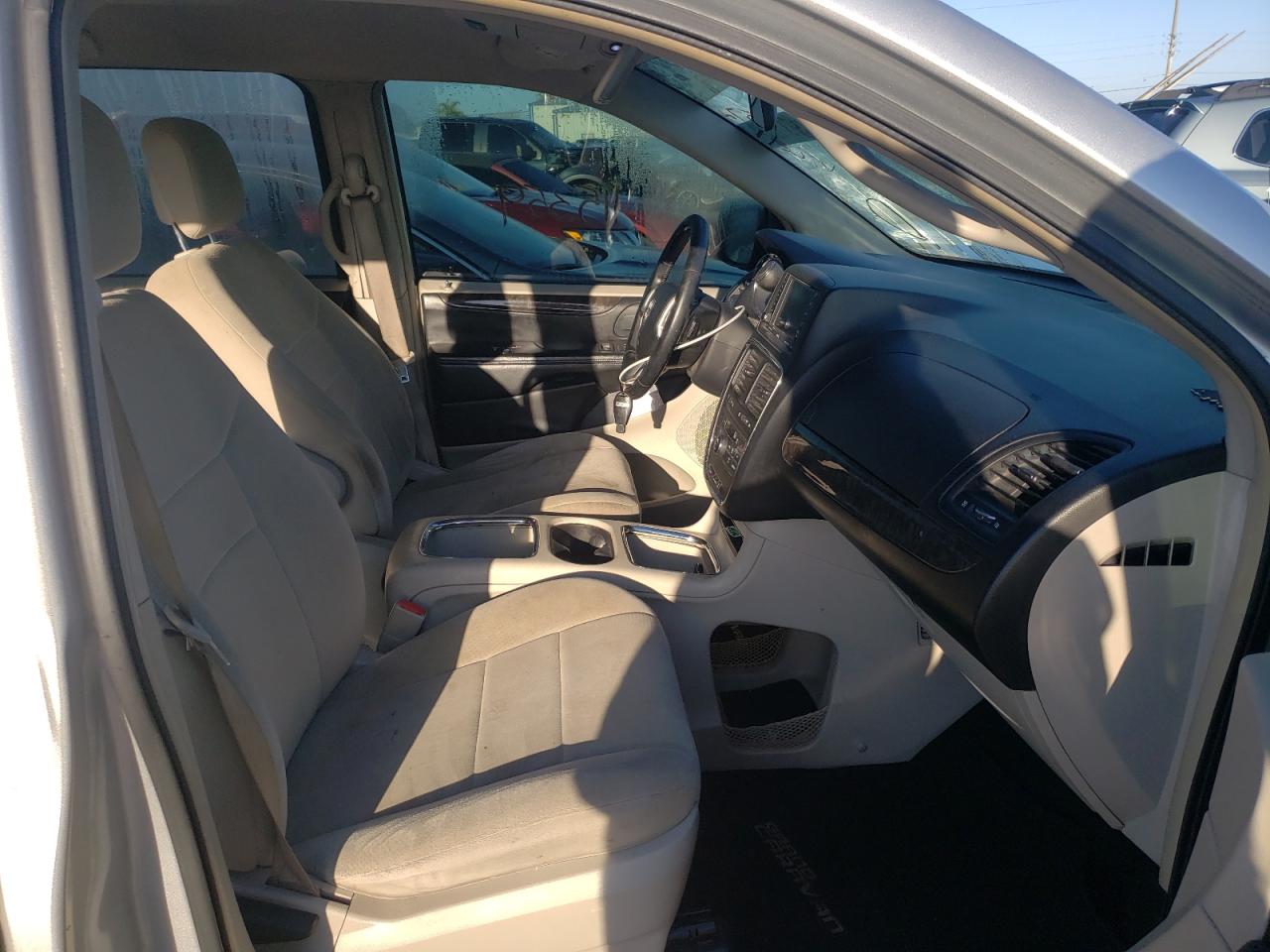 Photo 5 from auction – 2011 DODGE GRAND CARA with VIN 2D4RN5DG5BR649723