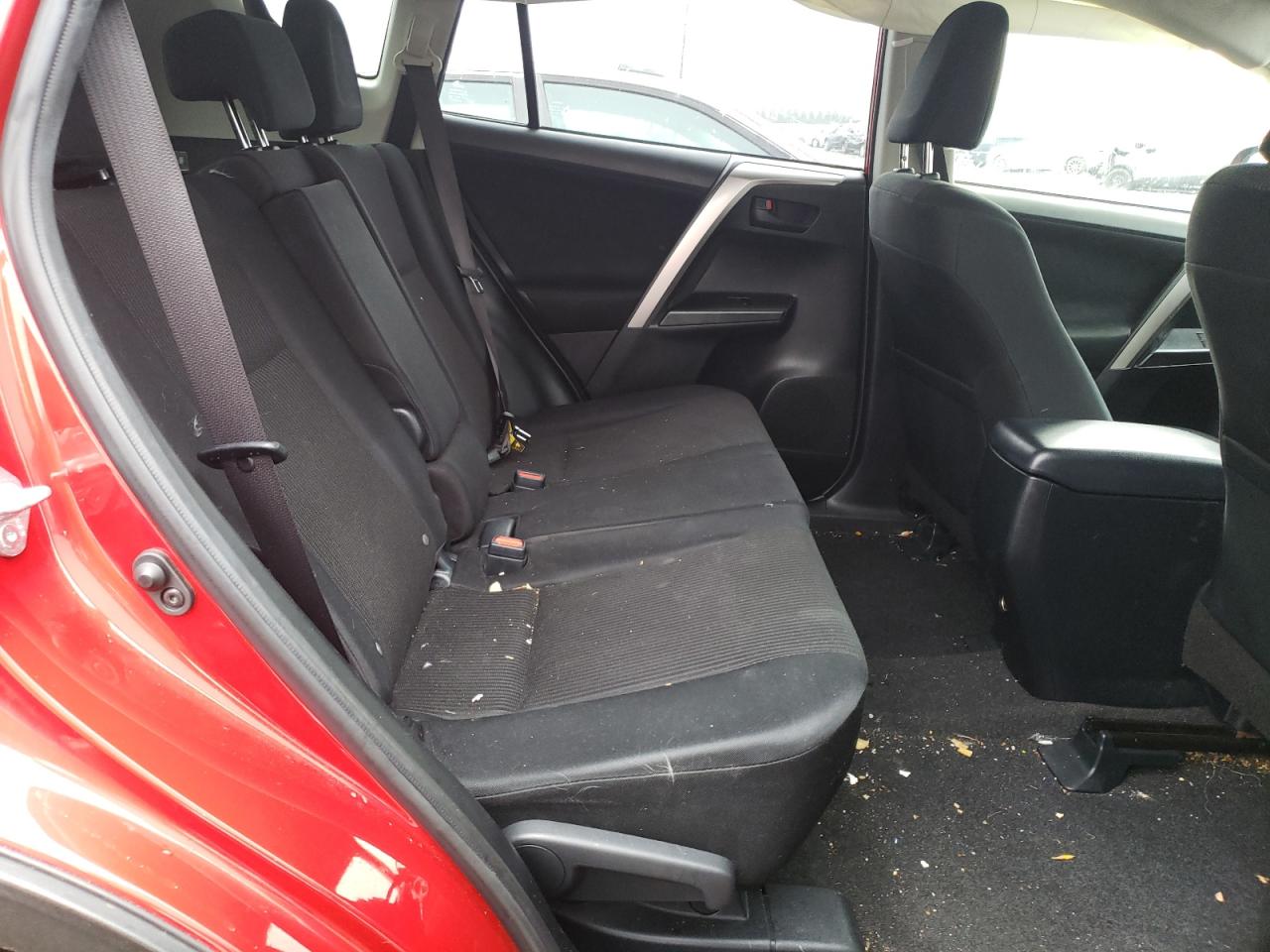 Photo 6 from auction – 2016 TOYOTA RAV4 LE with VIN JTMBFREV4GJ051652