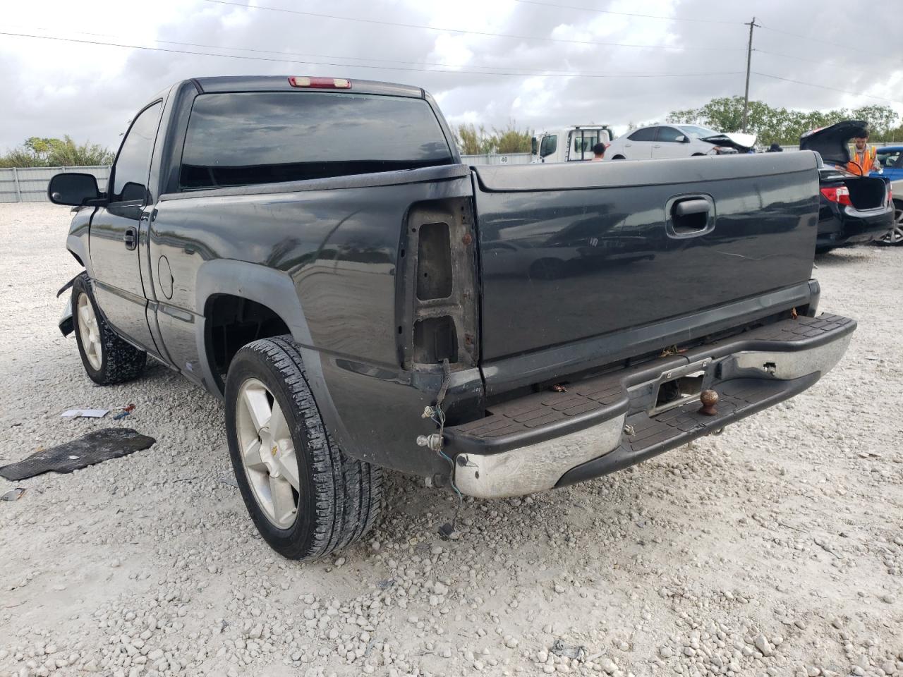 Photo 3 from auction – 2004 CHEVROLET SILVERADO with VIN 1GCEC14X04Z119436