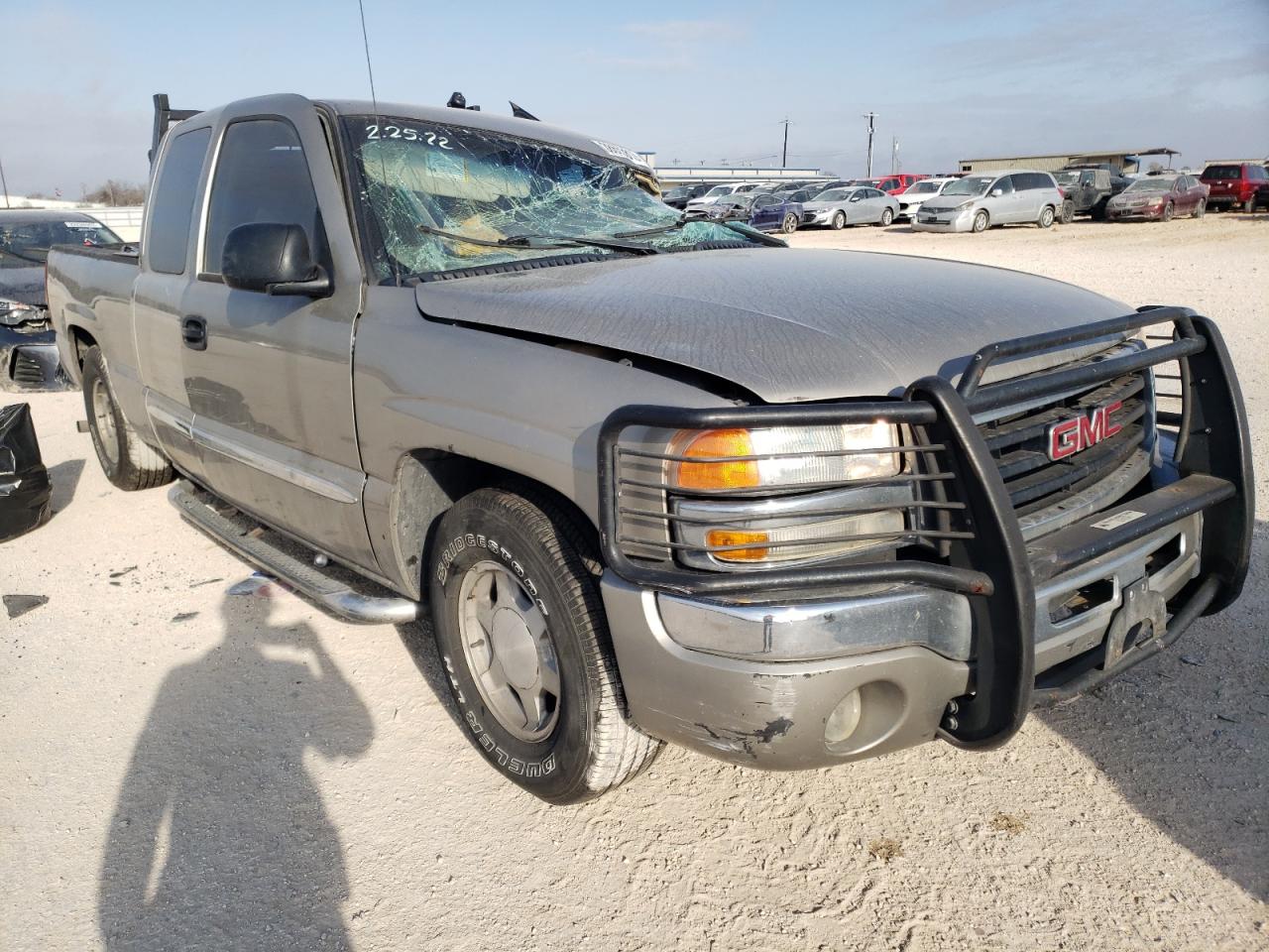 GMC NEW SIERRA 2003 with VIN 2GTEC19T731338083 - Photo from auction