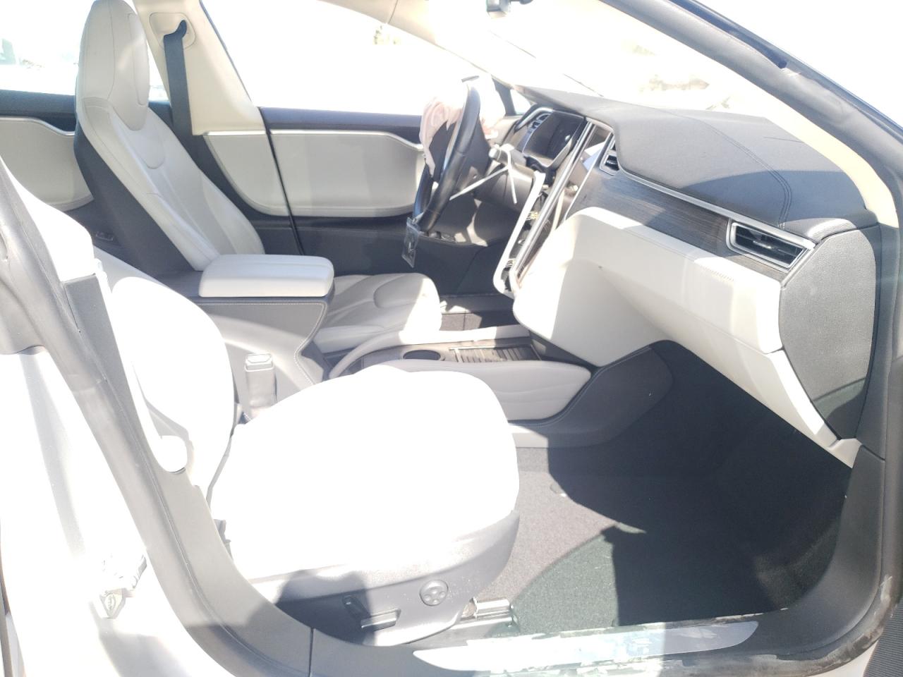 Photo 5 from auction – 2014 TESLA MODEL S with VIN 5YJSA1H10EFP65291