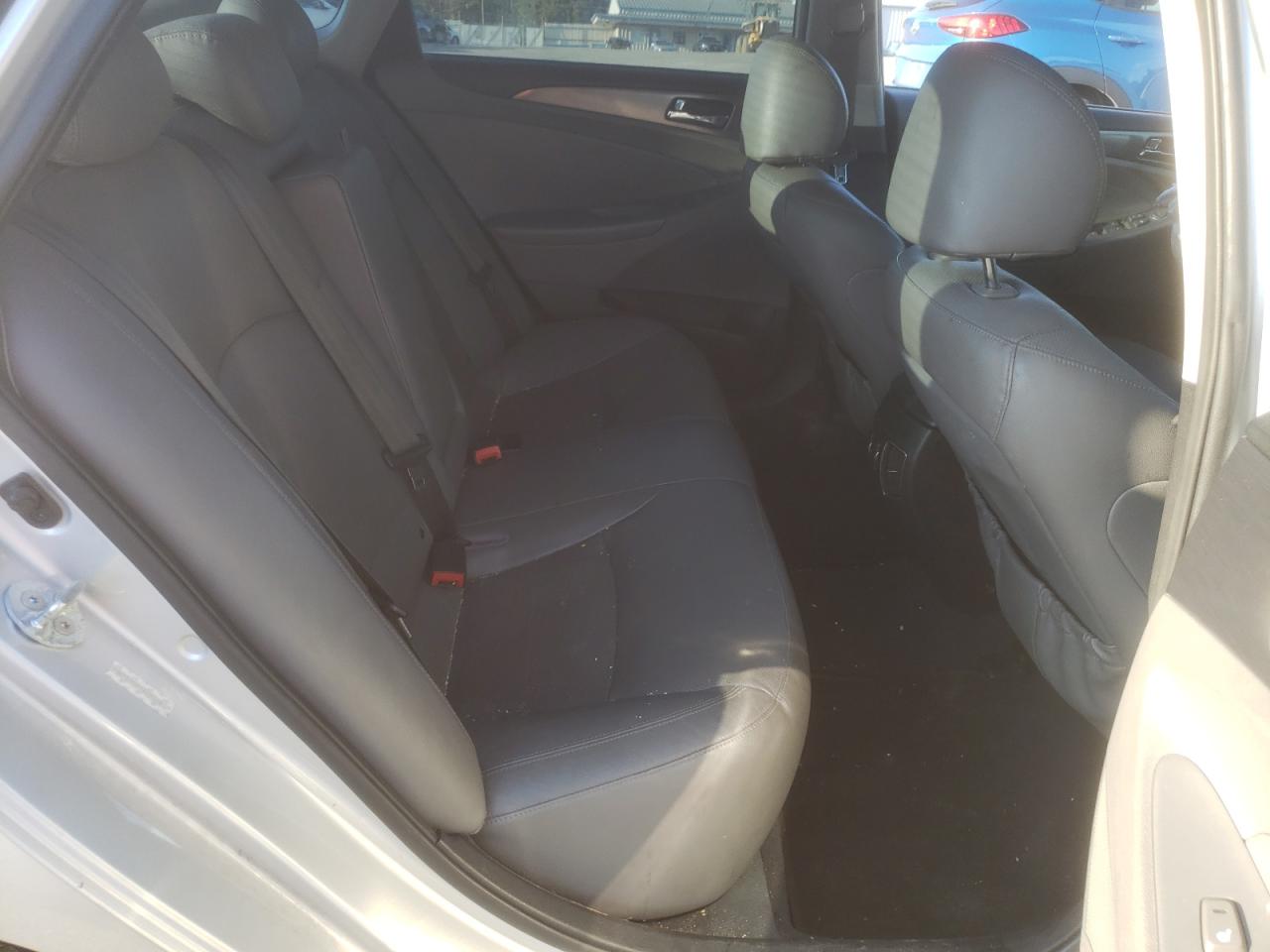 Photo 6 from auction – 2012 HYUNDAI SONATA HYB with VIN KMHEC4A41CA034660
