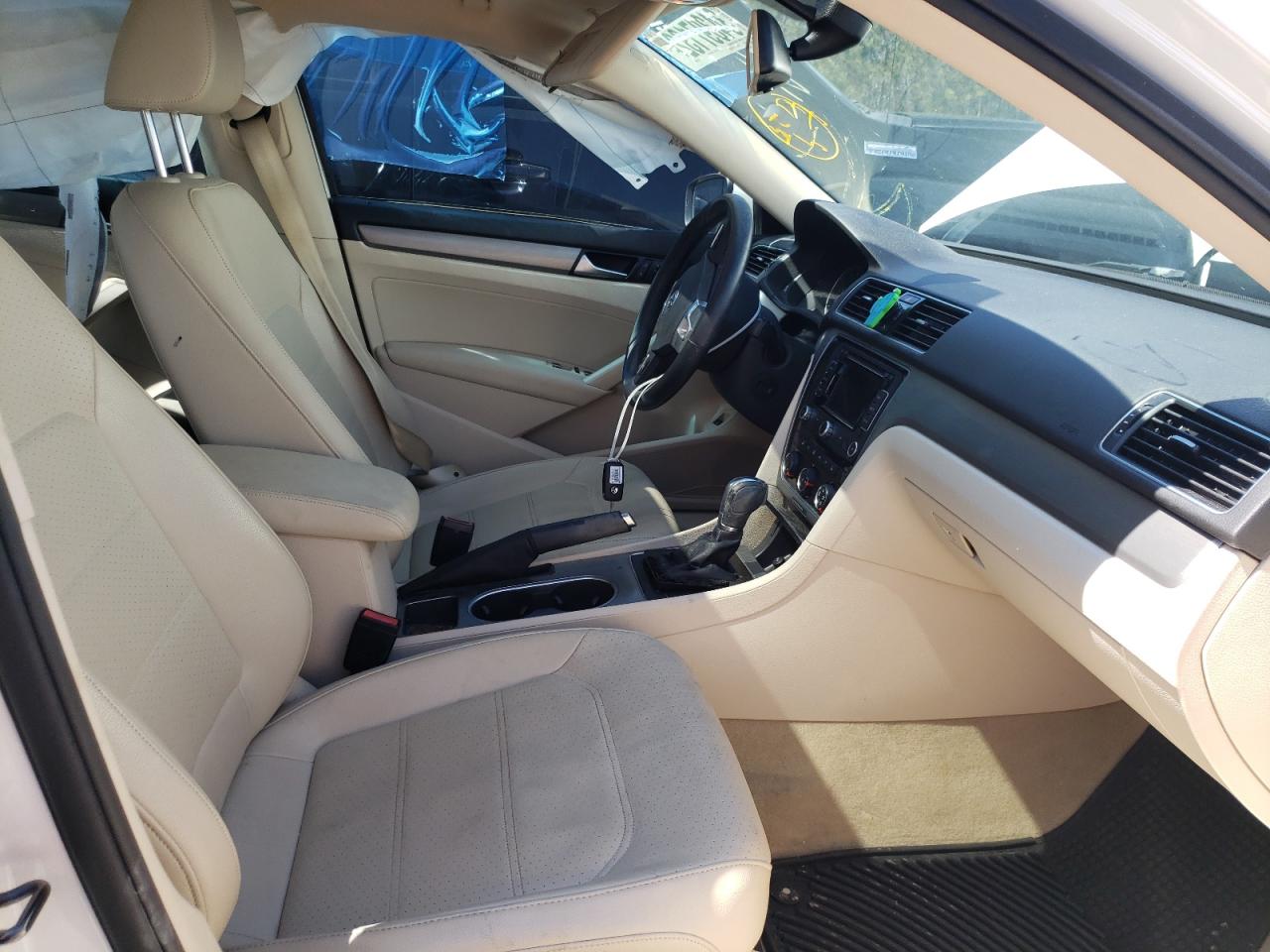 Photo 5 from auction – 2014 VOLKSWAGEN PASSAT SE with VIN 1VWBT7A37EC093880