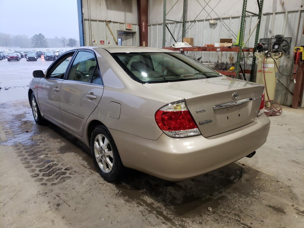 Photo 3 from auction – 2005 TOYOTA CAMRY LE with VIN 4T1BF32KX5U605906