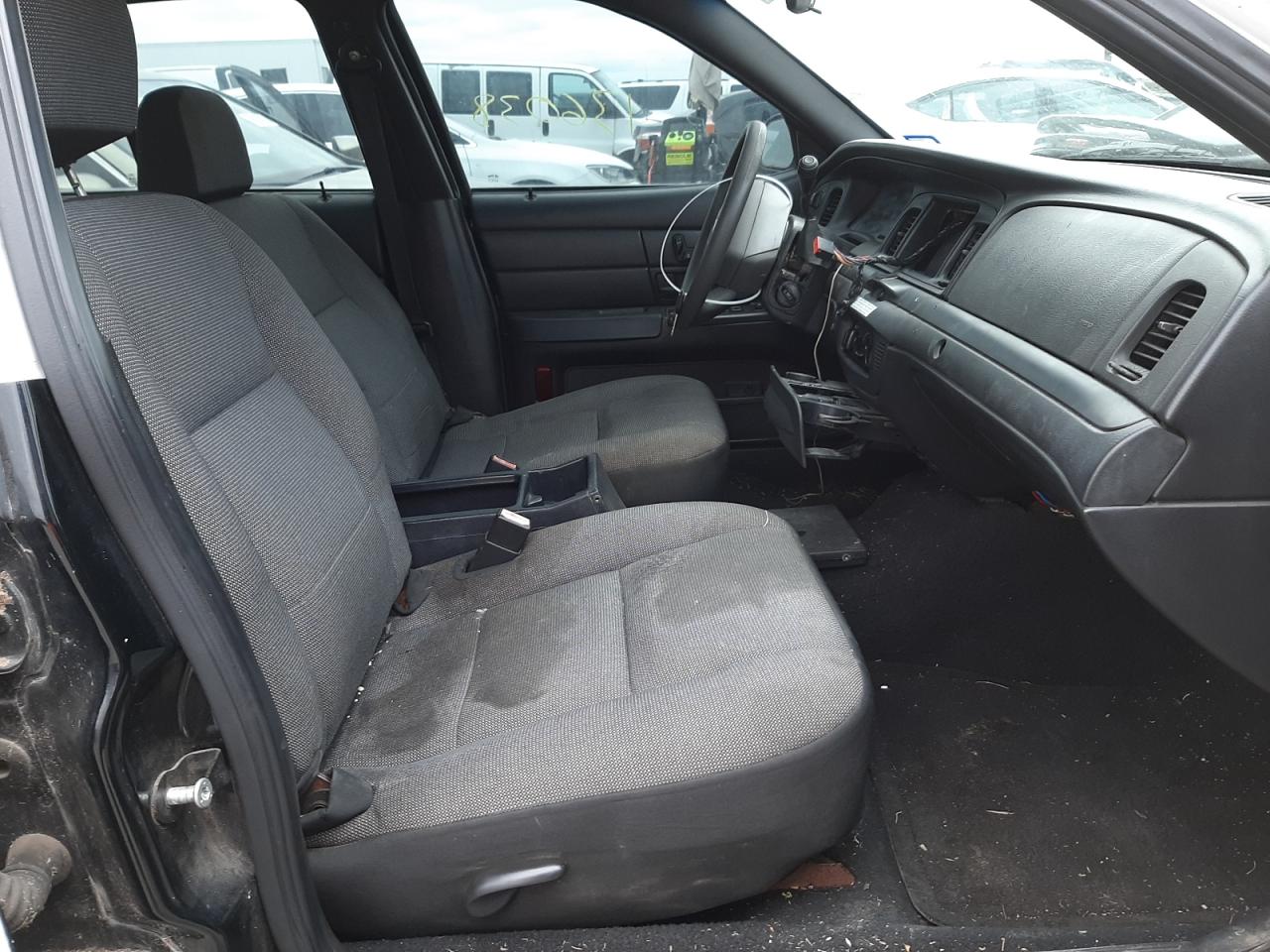 Photo 5 from auction – 2007 FORD CROWN VICT with VIN 2FAHP71W77X147508