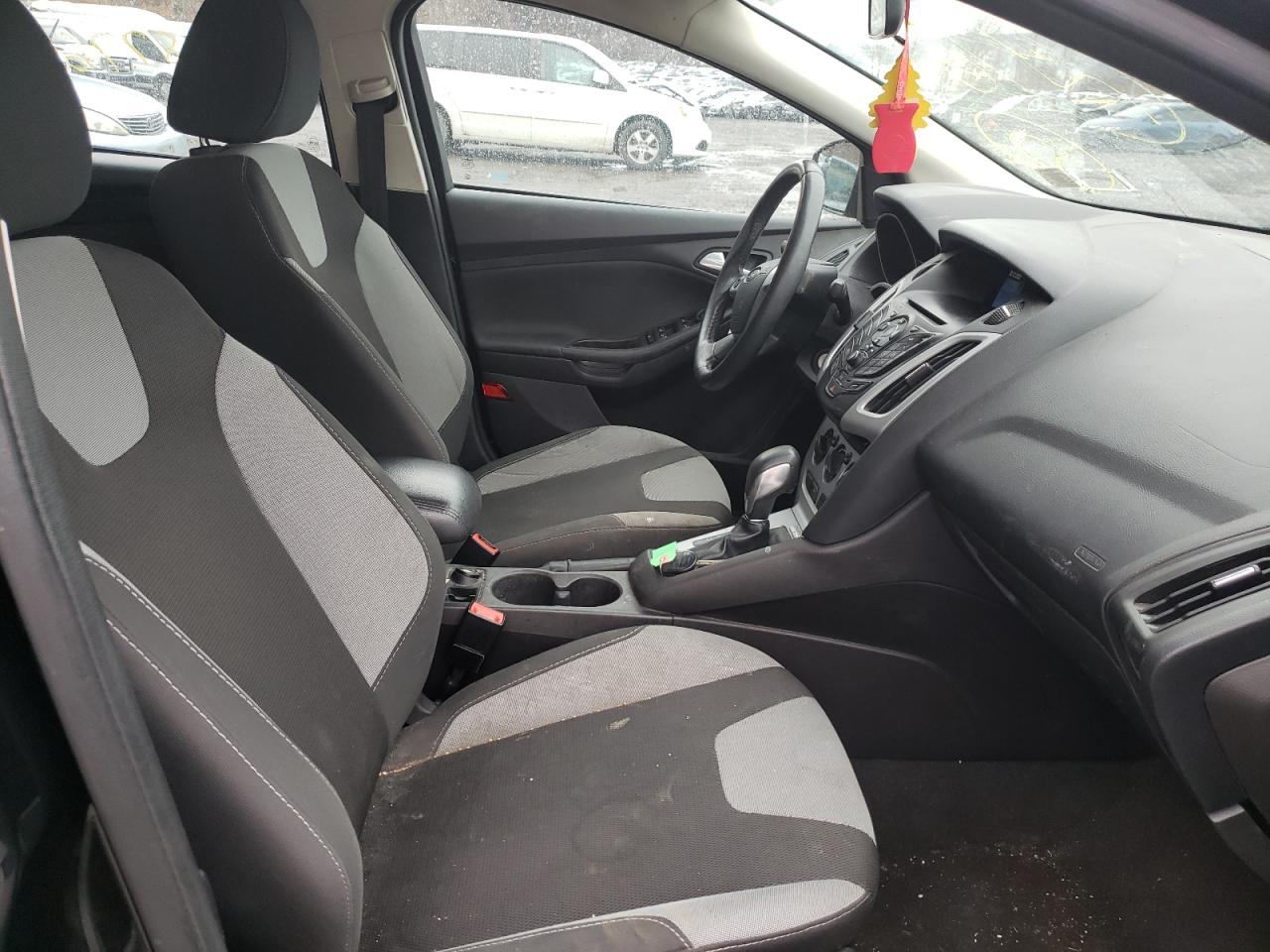 Photo 5 from auction – 2014 FORD FOCUS SE with VIN 1FADP3F21EL164571