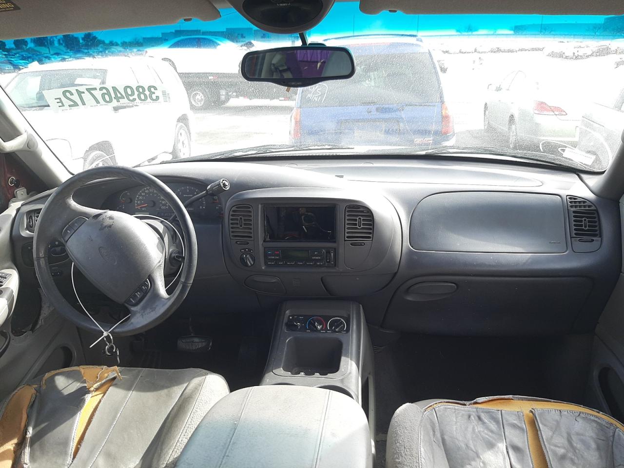 Photo 9 from auction – 2000 FORD EXPEDITION with VIN 1FMPU18LXYLA82350