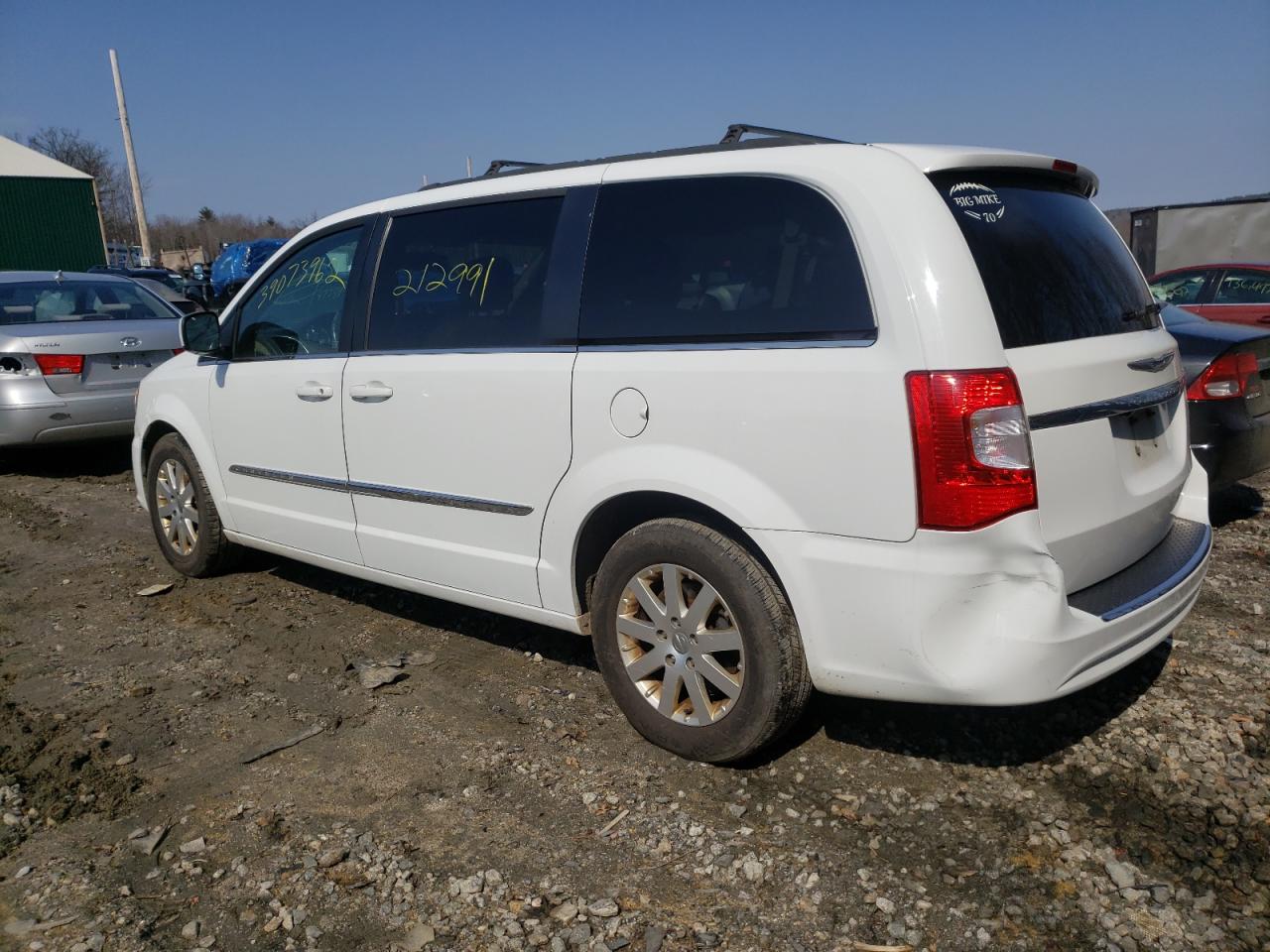 Photo 3 from auction – 2016 CHRYSLER TOWN & COU with VIN 2C4RC1BG7GR187137