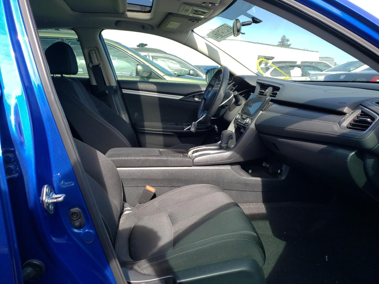 Photo 5 from auction – 2017 HONDA CIVIC EX with VIN 19XFC2F75HE223560