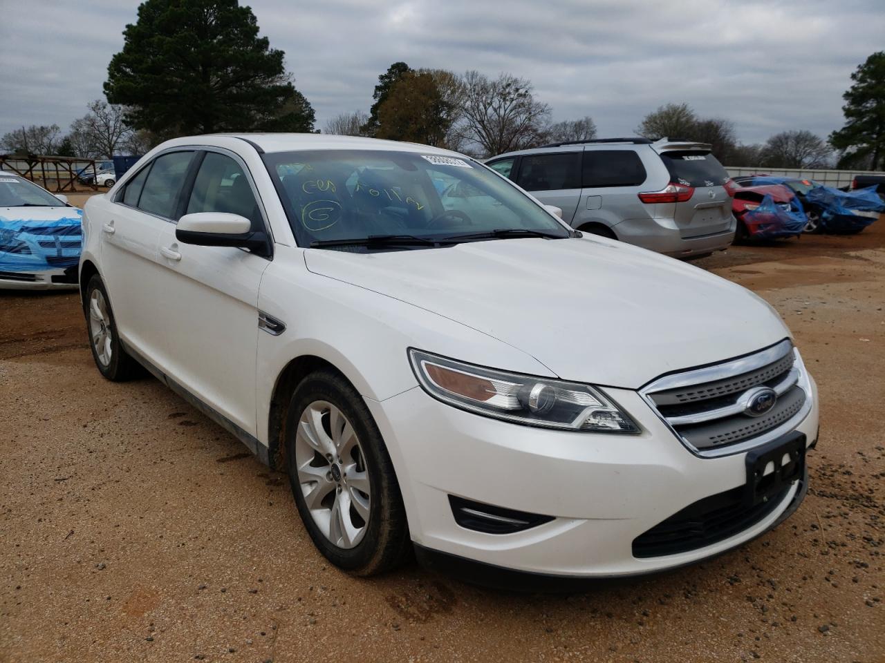 FORD TAURUS SEL 2010 مع رقم تعريف المركبة 1FAHP2EW8AG145051 - صورة من المزاد