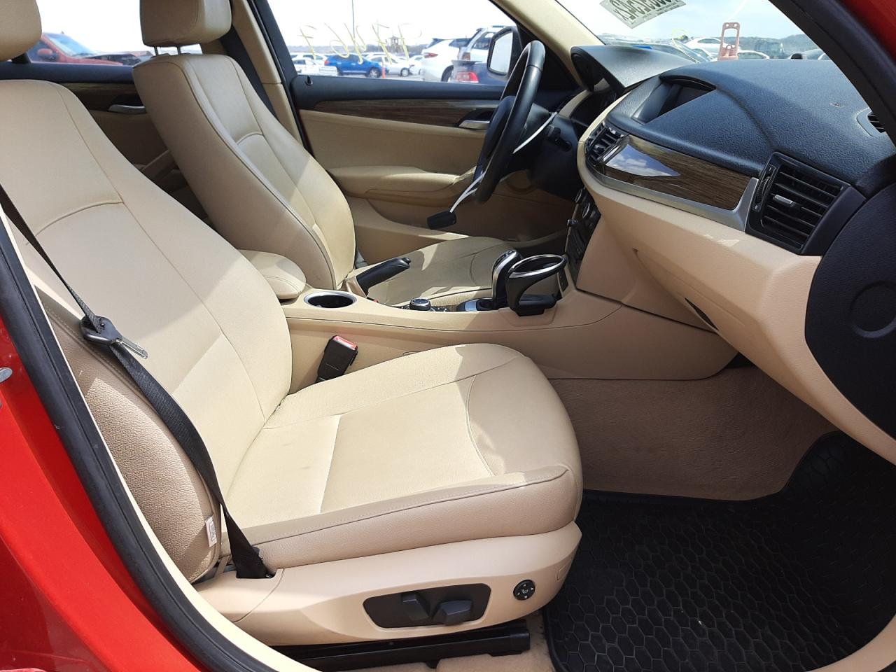 Photo 5 from auction – 2015 BMW X1 SDRIVE2 with VIN WBAVM1C50FVW57090
