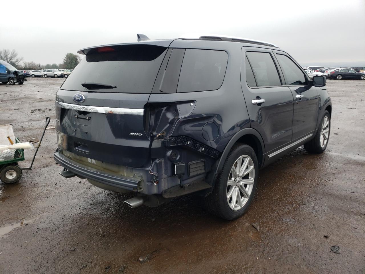 Photo 4 from auction – 2017 FORD EXPLORER L with VIN 1FM5K8F84HGD75996