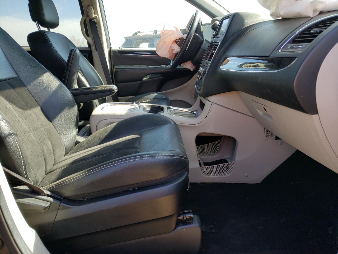 Photo 5 from auction – 2019 DODGE GRAND CARA with VIN 2C4RDGCG2KR663768