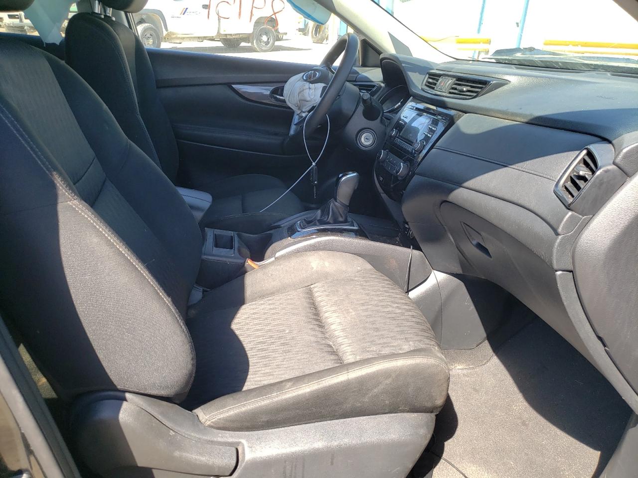 Photo 5 from auction – 2017 NISSAN ROGUE S with VIN KNMAT2MT1HP554324