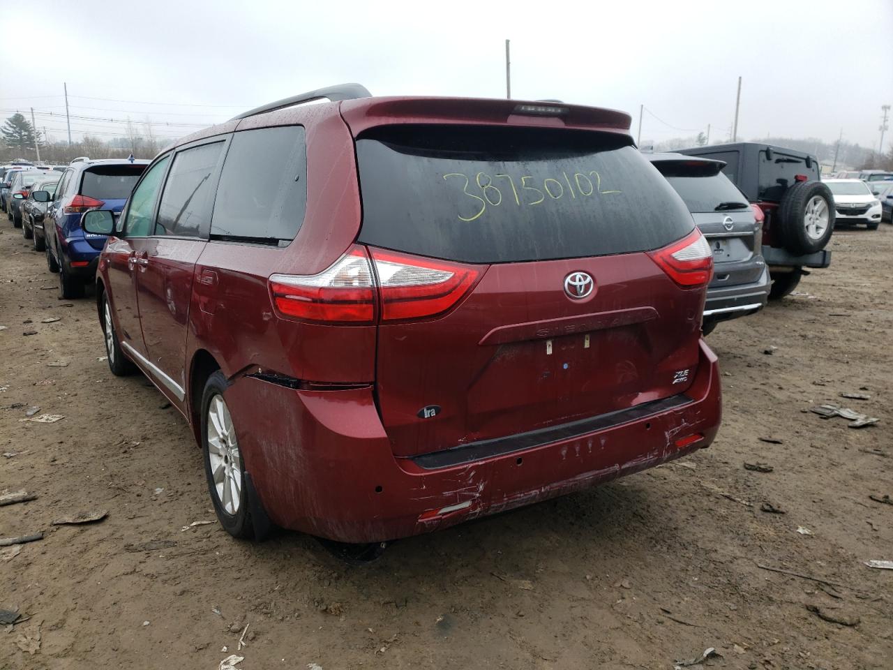 Photo 3 from auction – 2016 TOYOTA SIENNA XLE with VIN 5TDDK3DC6GS139137
