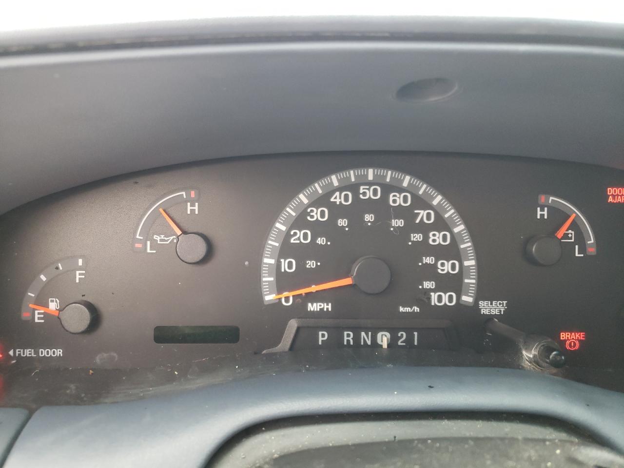 Photo 8 from auction – 2000 FORD F150 with VIN 1FTRF17W2YKA99796