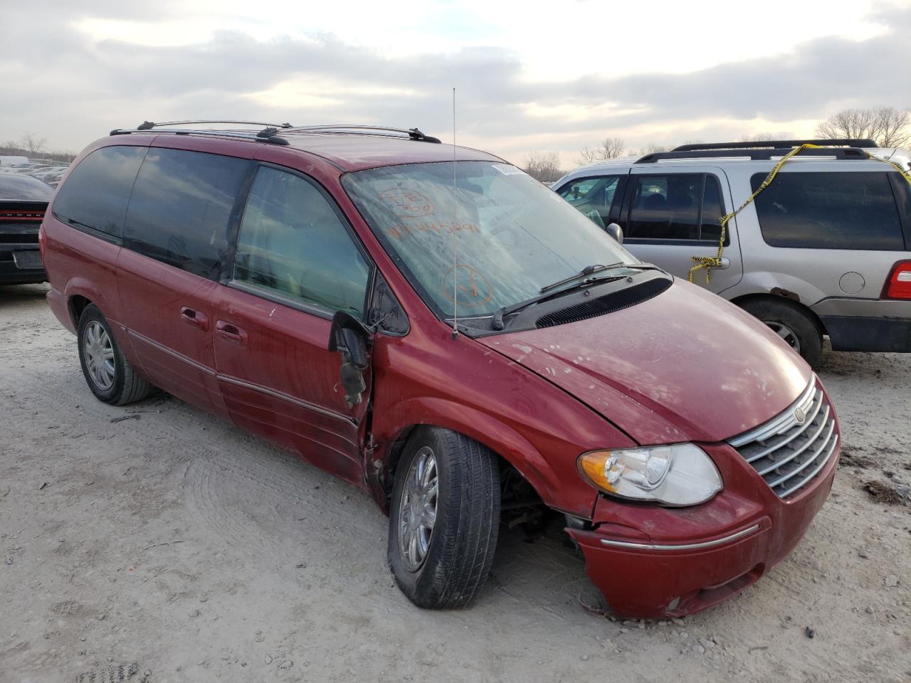 Photo 1 from auction – 2005 CHRYSLER TOWN & COU with VIN 2C8GP64L65R445291