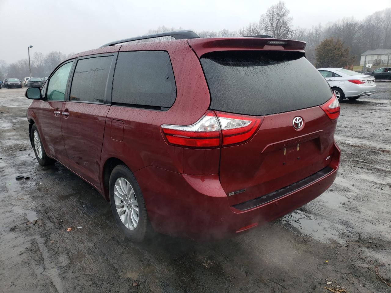 Photo 3 from auction – 2017 TOYOTA SIENNA XLE with VIN 5TDYZ3DC1HS890418