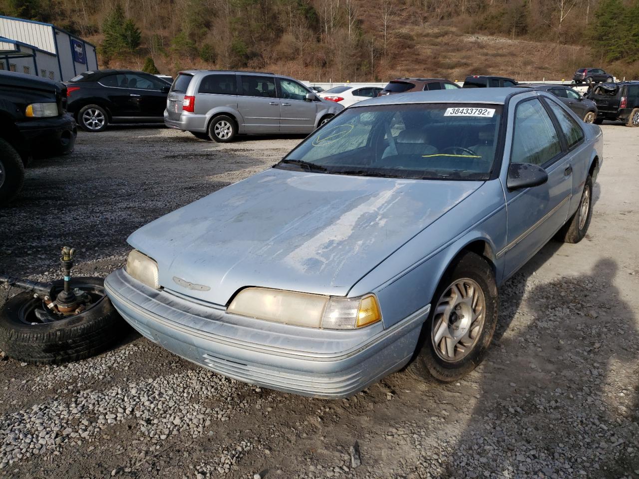 Photo 2 from auction – 1992 FORD THUNDERBIR with VIN 1FAPP60T7NH116866
