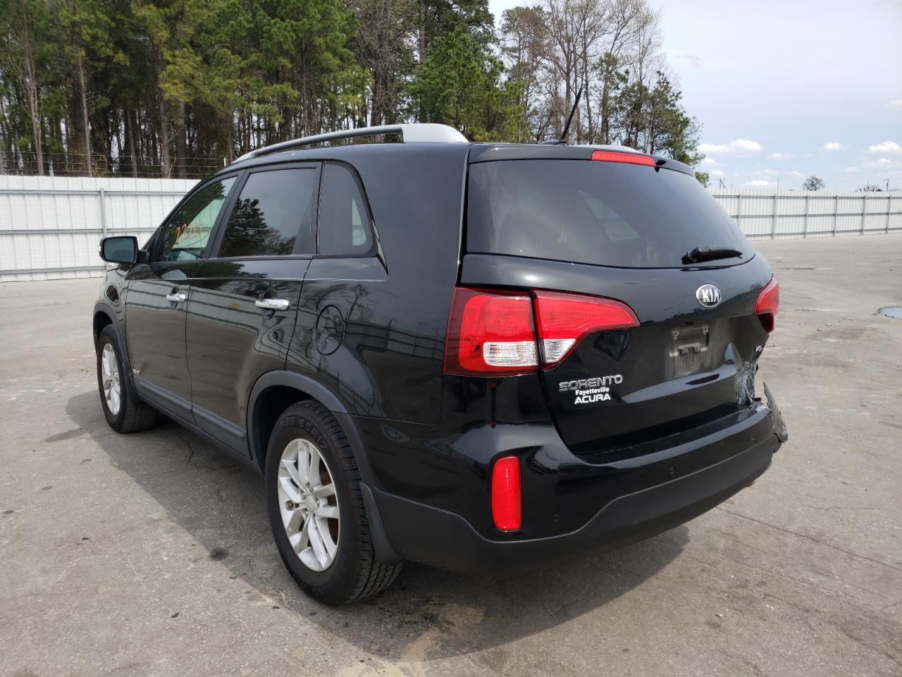 Photo 3 from auction – 2015 KIA SORENTO LX with VIN 5XYKTDA74FG613793