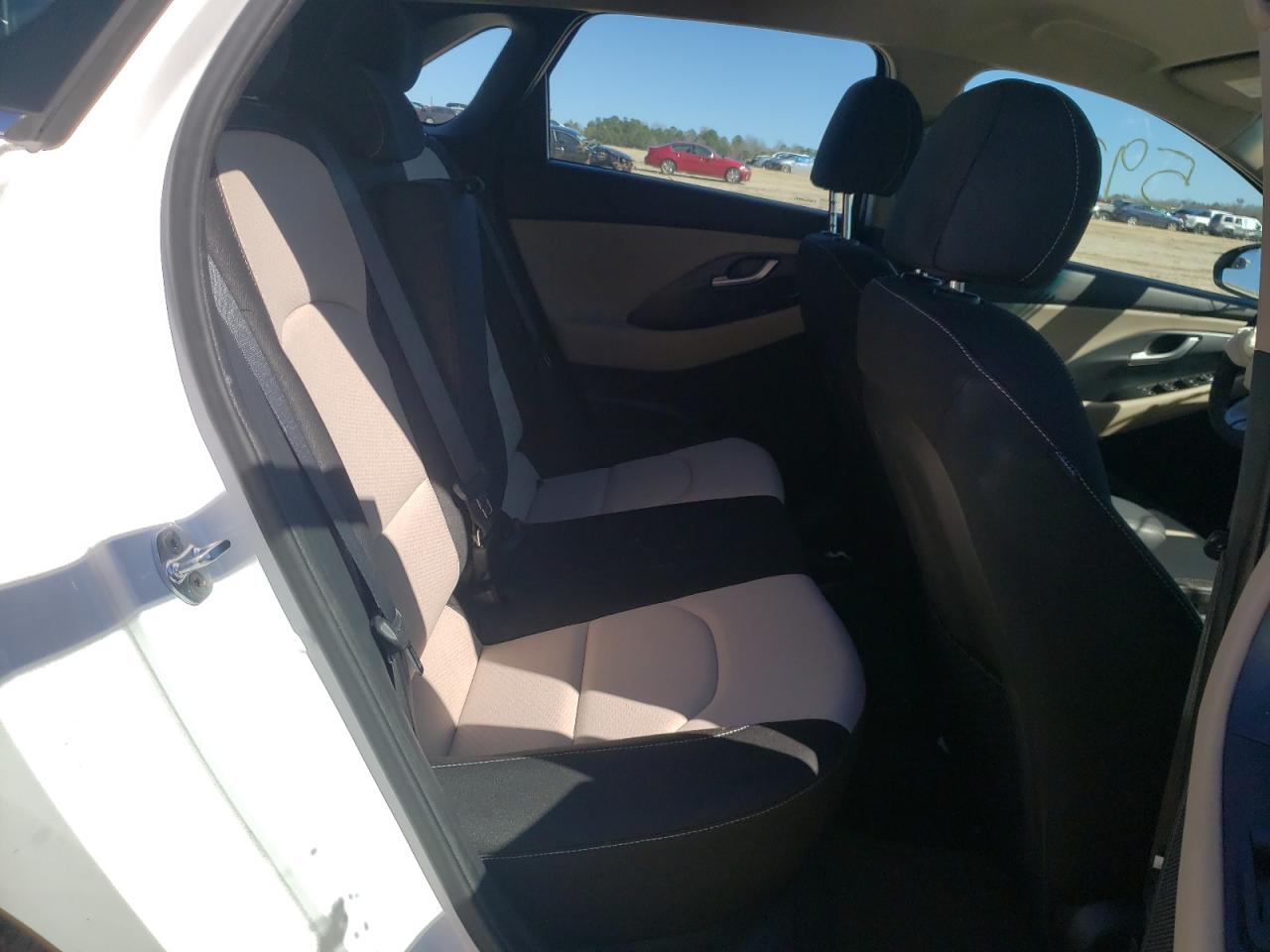 Photo 6 from auction – 2018 HYUNDAI ELANTRA with VIN KMHH35LE5JU030342