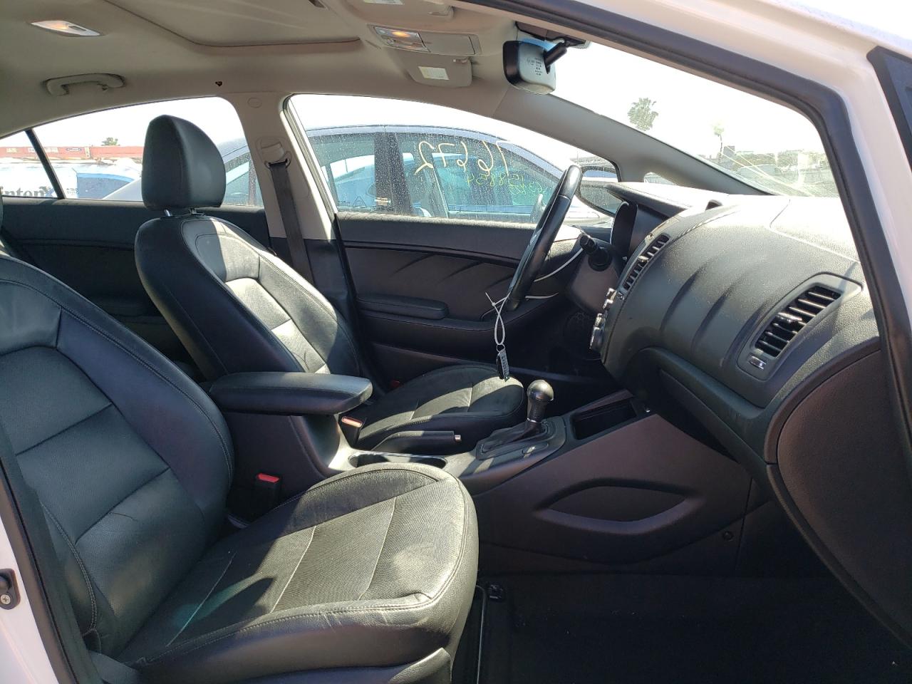 Photo 5 from auction – 2016 KIA FORTE EX with VIN KNAFZ4A89G5530523