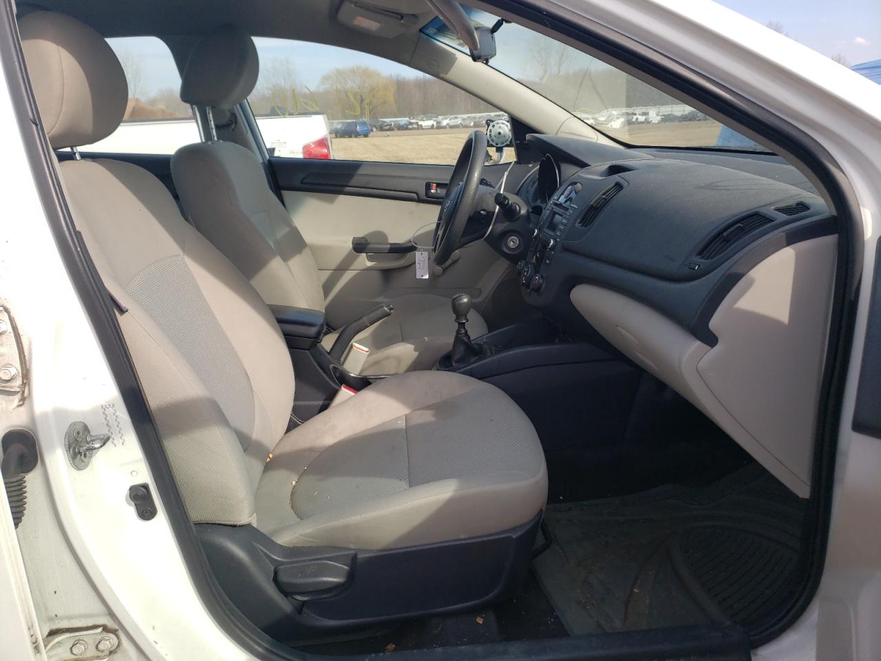 Photo 5 from auction – 2012 KIA FORTE LX with VIN KNAFT4A27C5573927