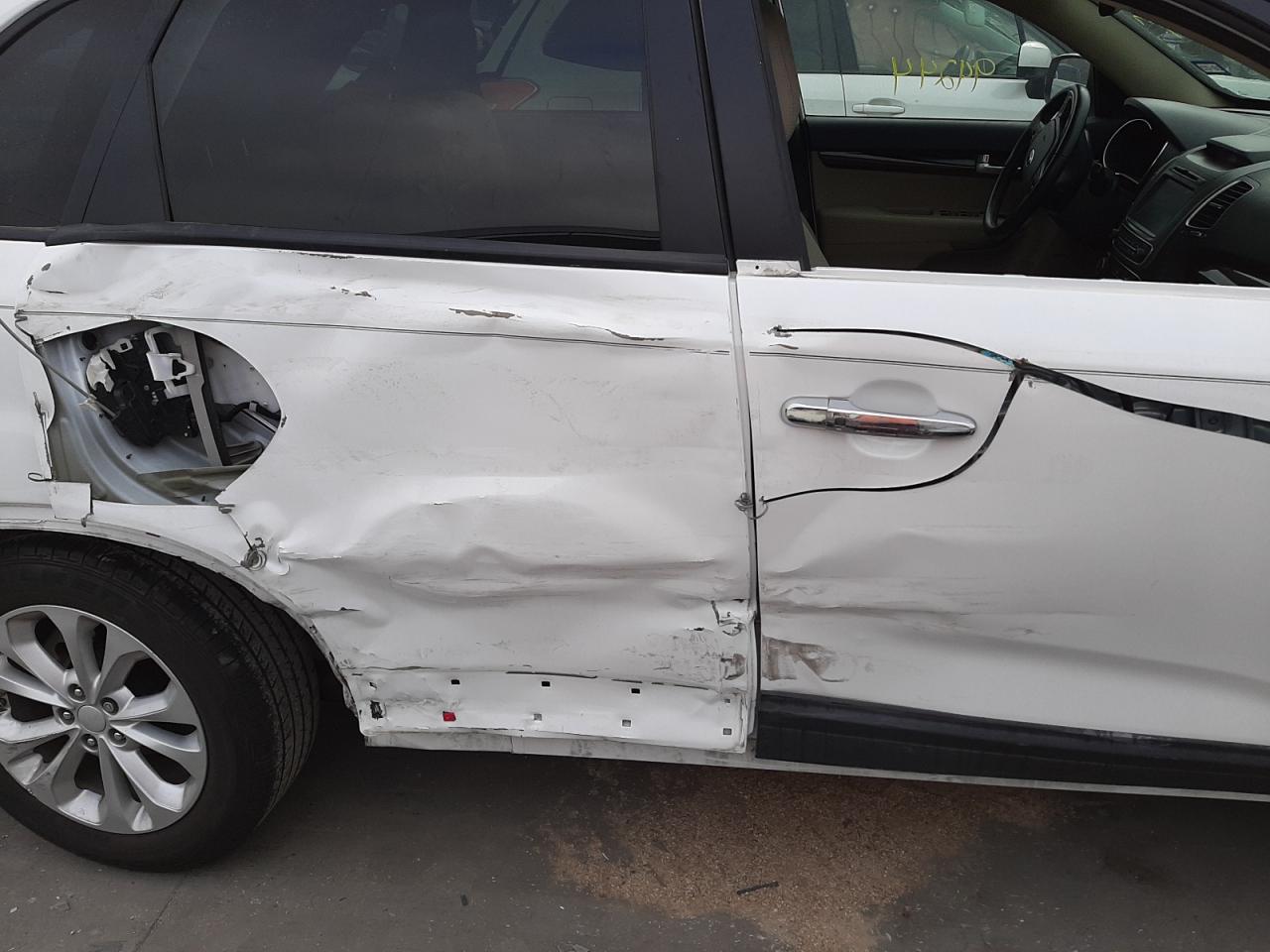 Photo 9 from auction – 2015 KIA SORENTO EX with VIN 5XYKU4A73FG642246