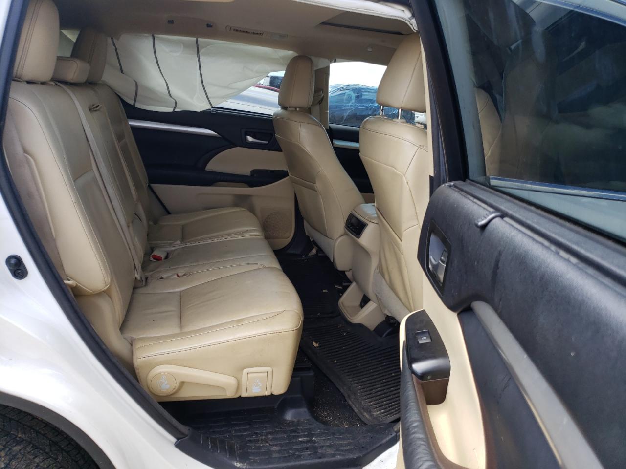 Photo 6 from auction – 2015 TOYOTA HIGHLANDER with VIN 5TDKKRFH7FS054003