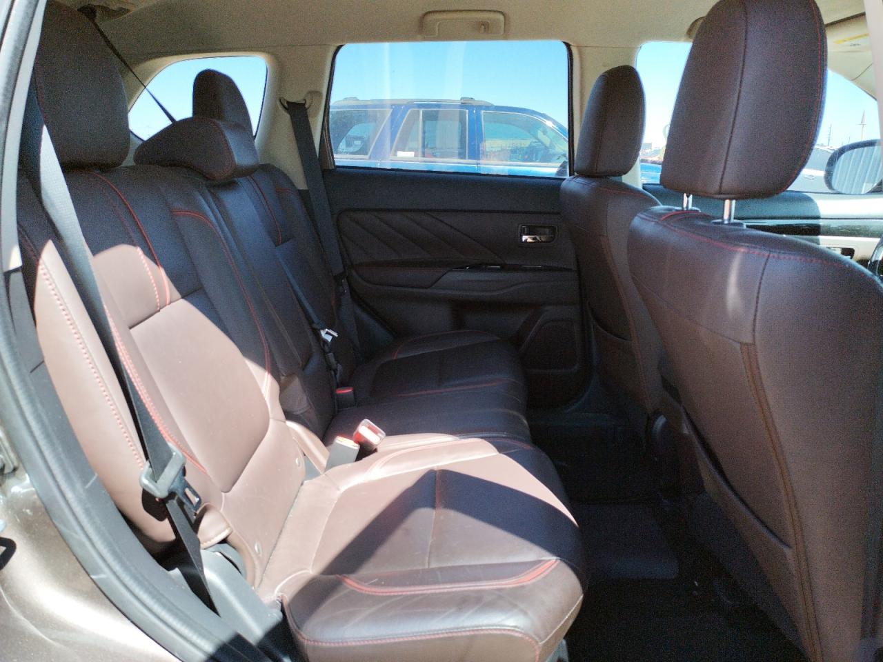 Photo 6 from auction – 2018 MITSUBISHI OUTLANDER with VIN JA4J24A52JZ071871