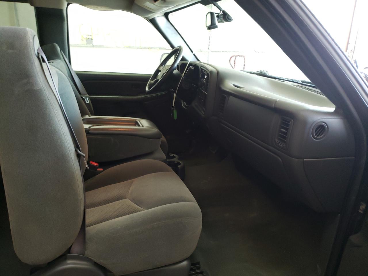 Photo 5 from auction – 2004 CHEVROLET SILVERADO with VIN 2GCEC19T241282393