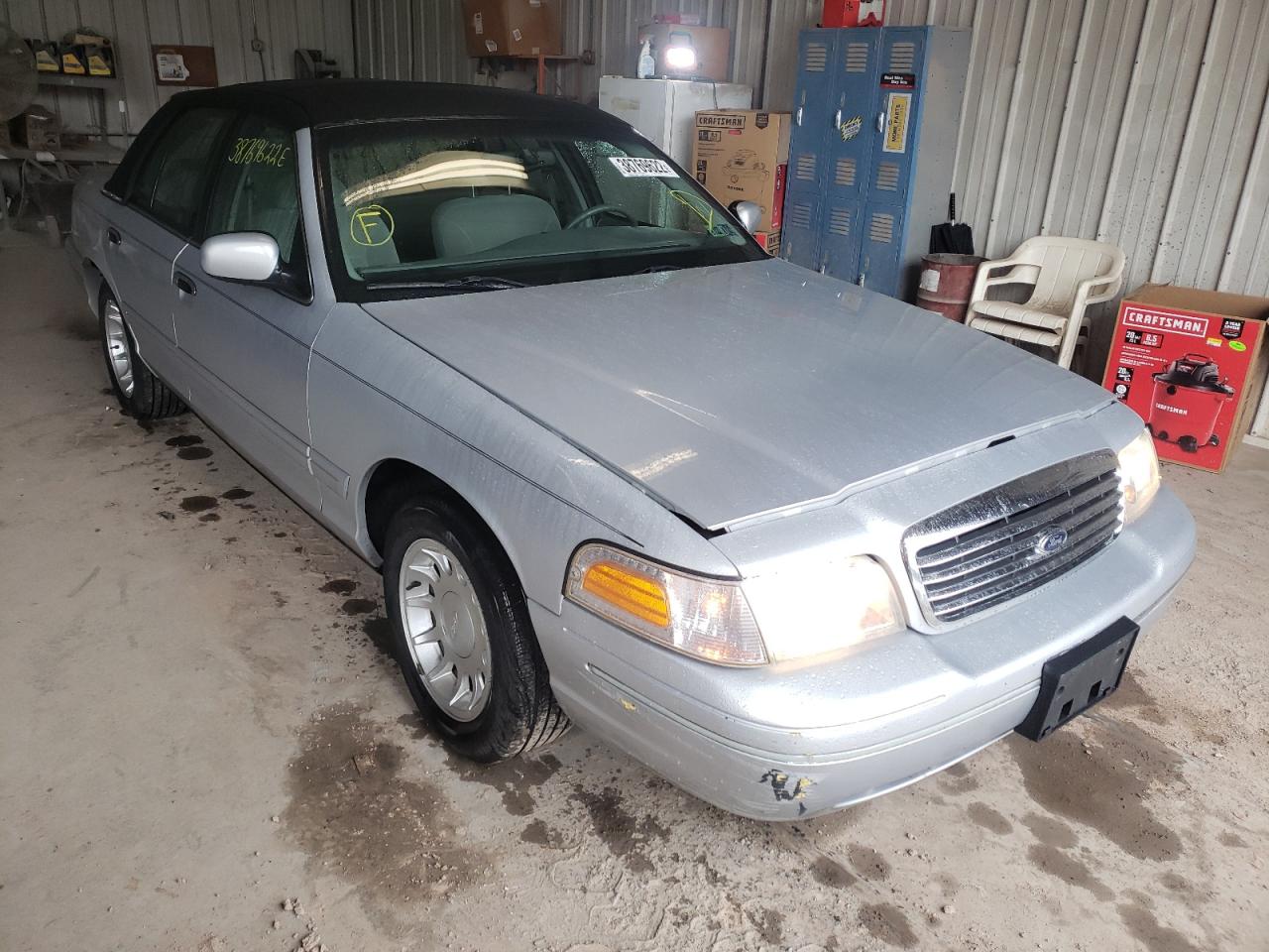 Photo 1 from auction – 2000 FORD CROWN VICT with VIN 2FAFP74WXYX176876