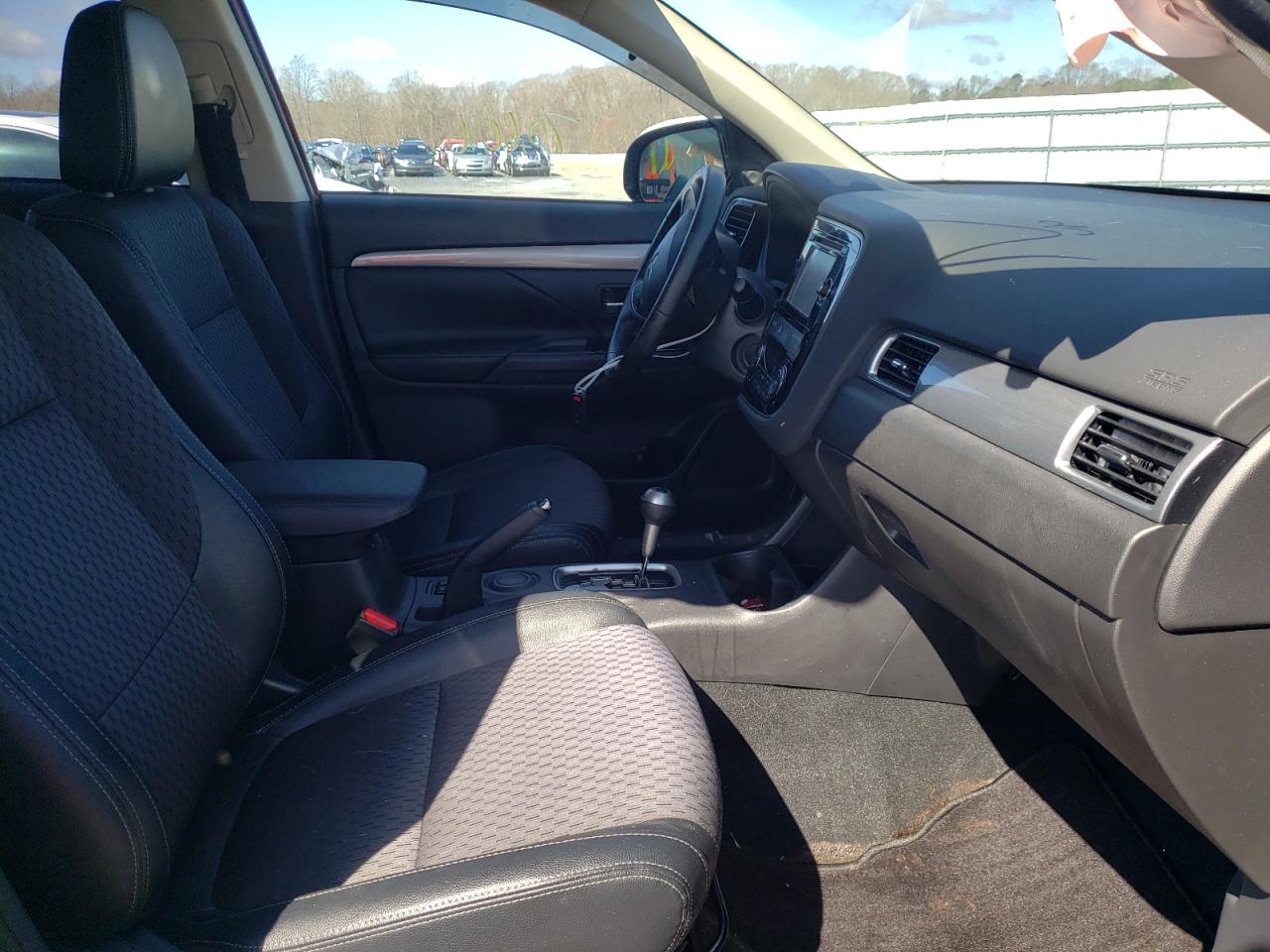 Photo 5 from auction – 2015 MITSUBISHI OUTLANDER with VIN JA4AD3A35FZ007267