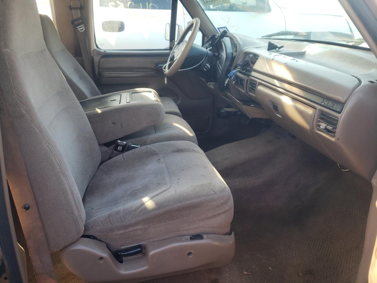 Photo 5 from auction – 1997 FORD F350 with VIN 1FTJW35F6VEB44230