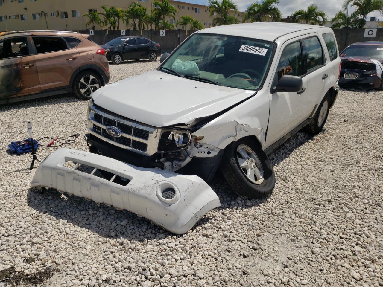 Photo 2 from auction – 2010 FORD ESCAPE XLS with VIN 1FMCU0C79AKB03316