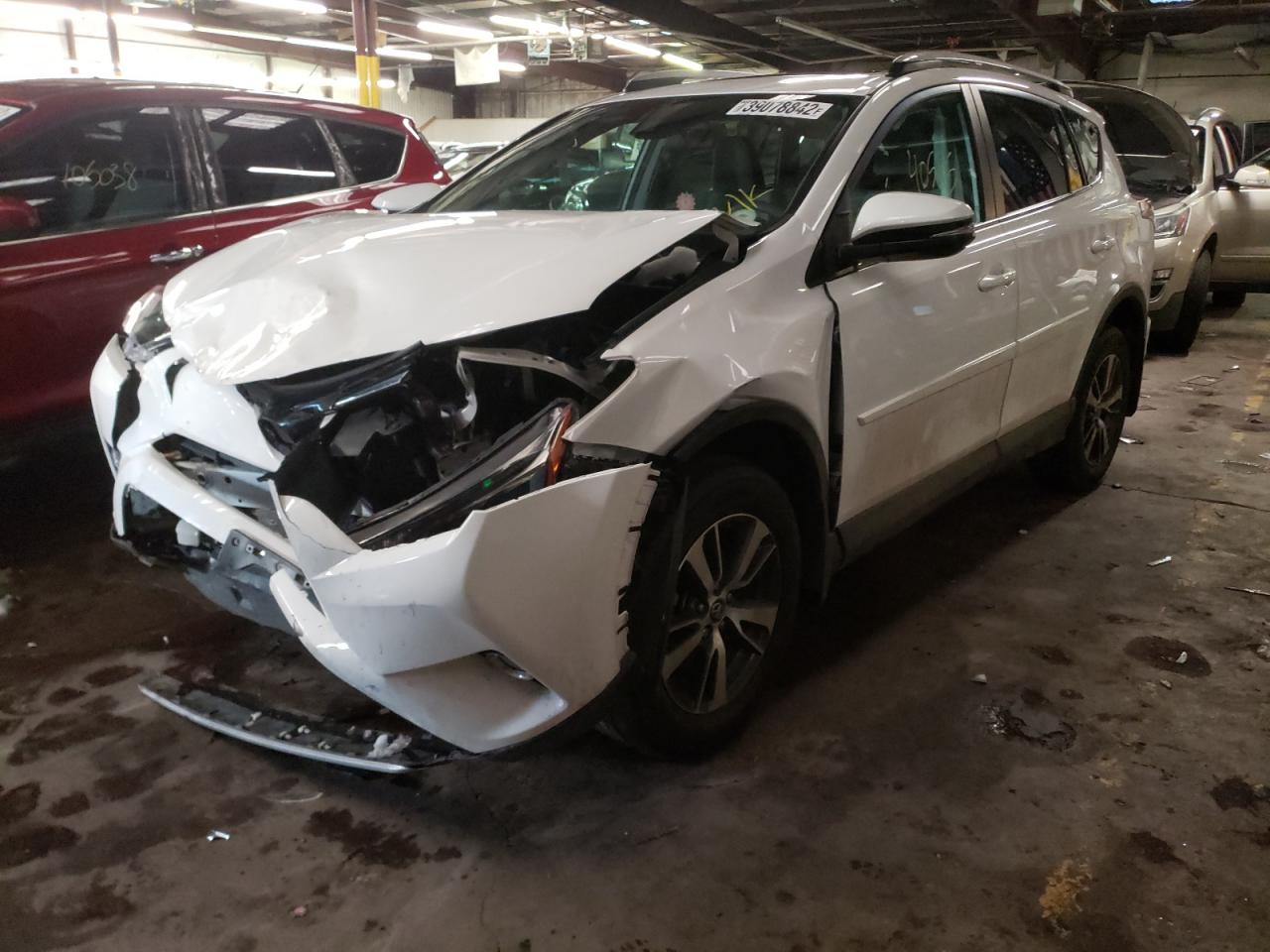 Photo 2 from auction – 2017 TOYOTA RAV4 XLE with VIN 2T3RFREV5HW593361