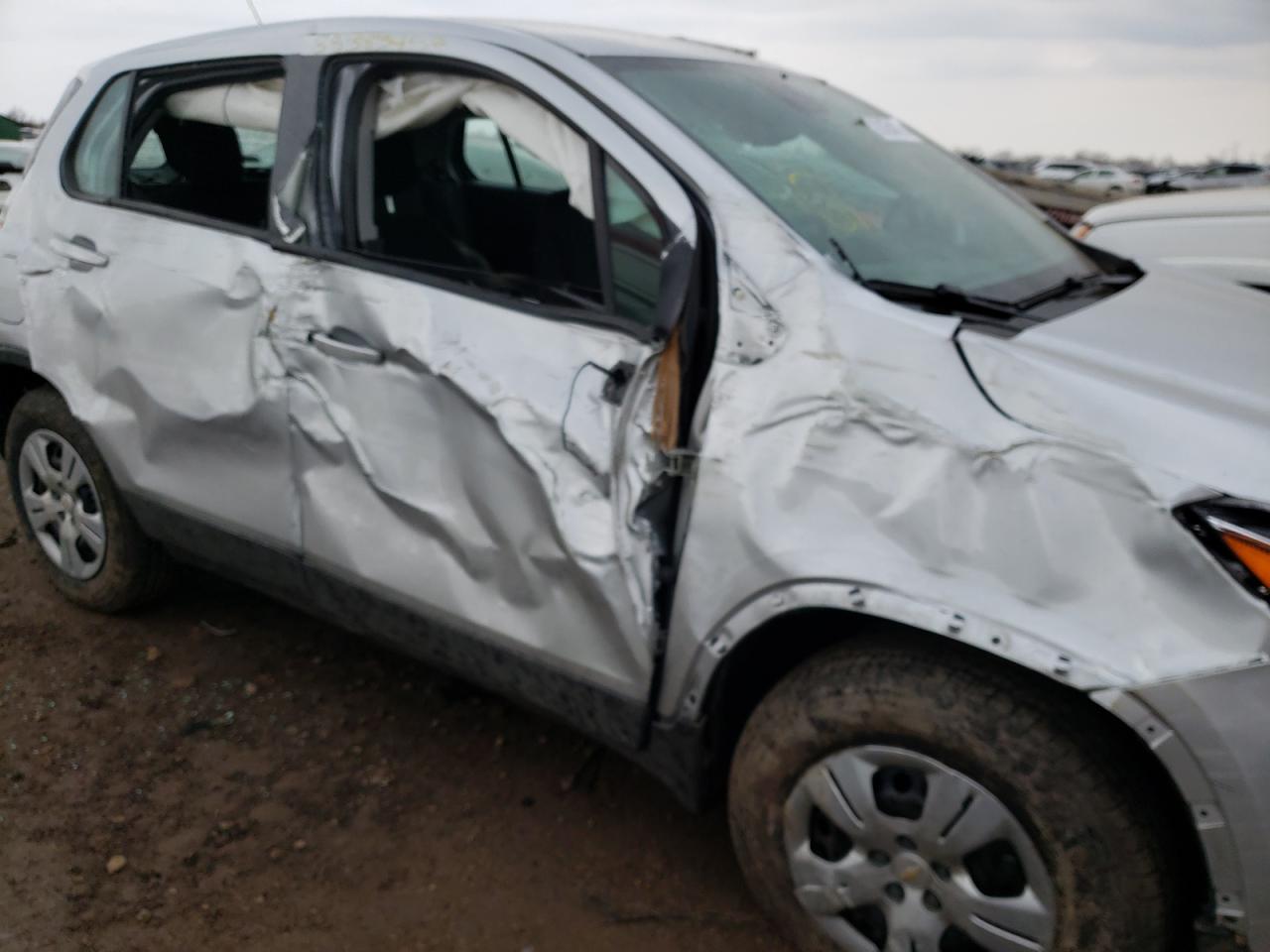 Photo 9 from auction – 2017 CHEVROLET TRAX LS with VIN 3GNCJKSB4HL188581
