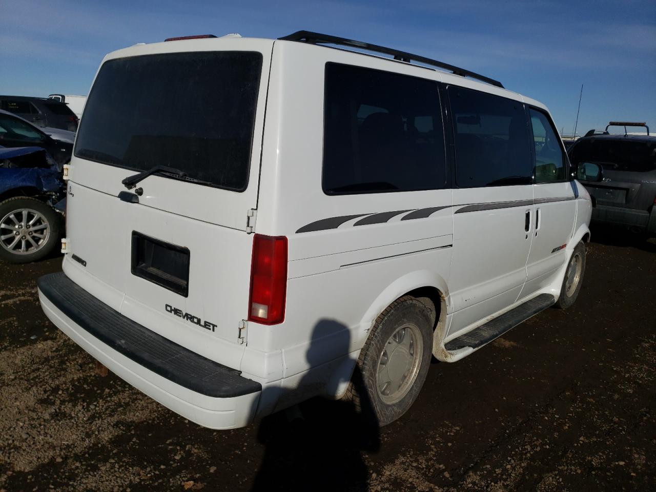 Photo 4 from auction – 2000 CHEVROLET ASTRO with VIN 1GNEL19W5YB154575