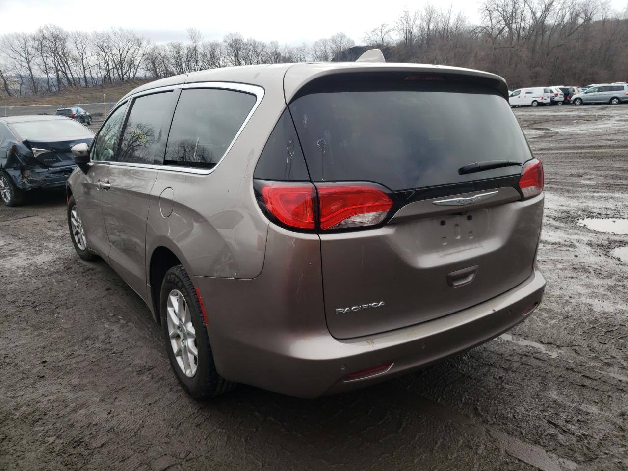 Photo 3 from auction – 2017 CHRYSLER PACIFICA L with VIN 2C4RC1CG7HR613960