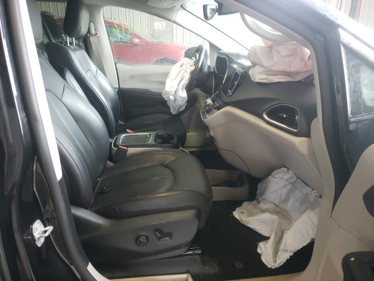 Photo 5 from auction – 2019 CHRYSLER PACIFICA T with VIN 2C4RC1EG5KR615985