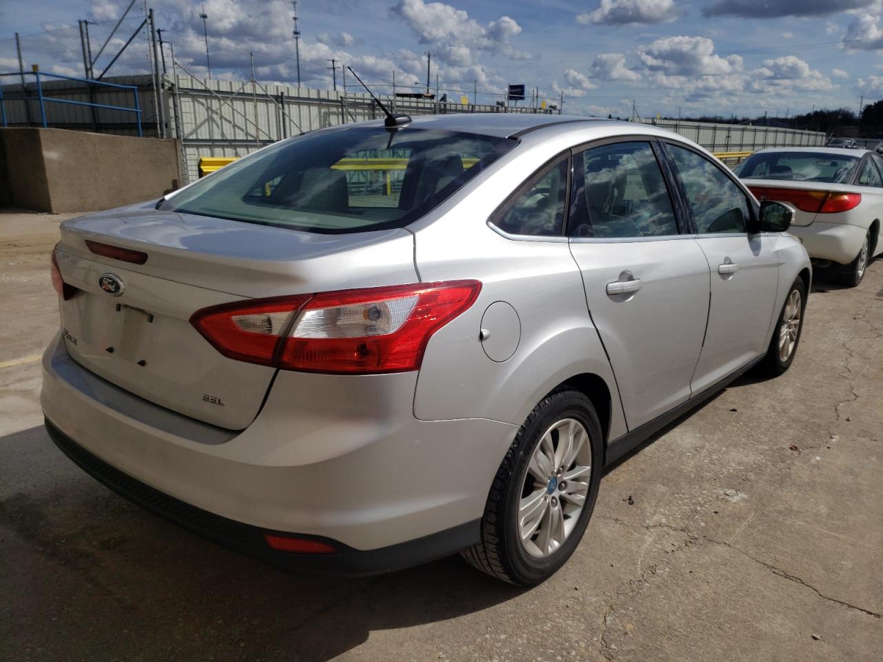 Photo 4 from auction – 2012 FORD FOCUS SEL with VIN 1FAHP3H24CL197494